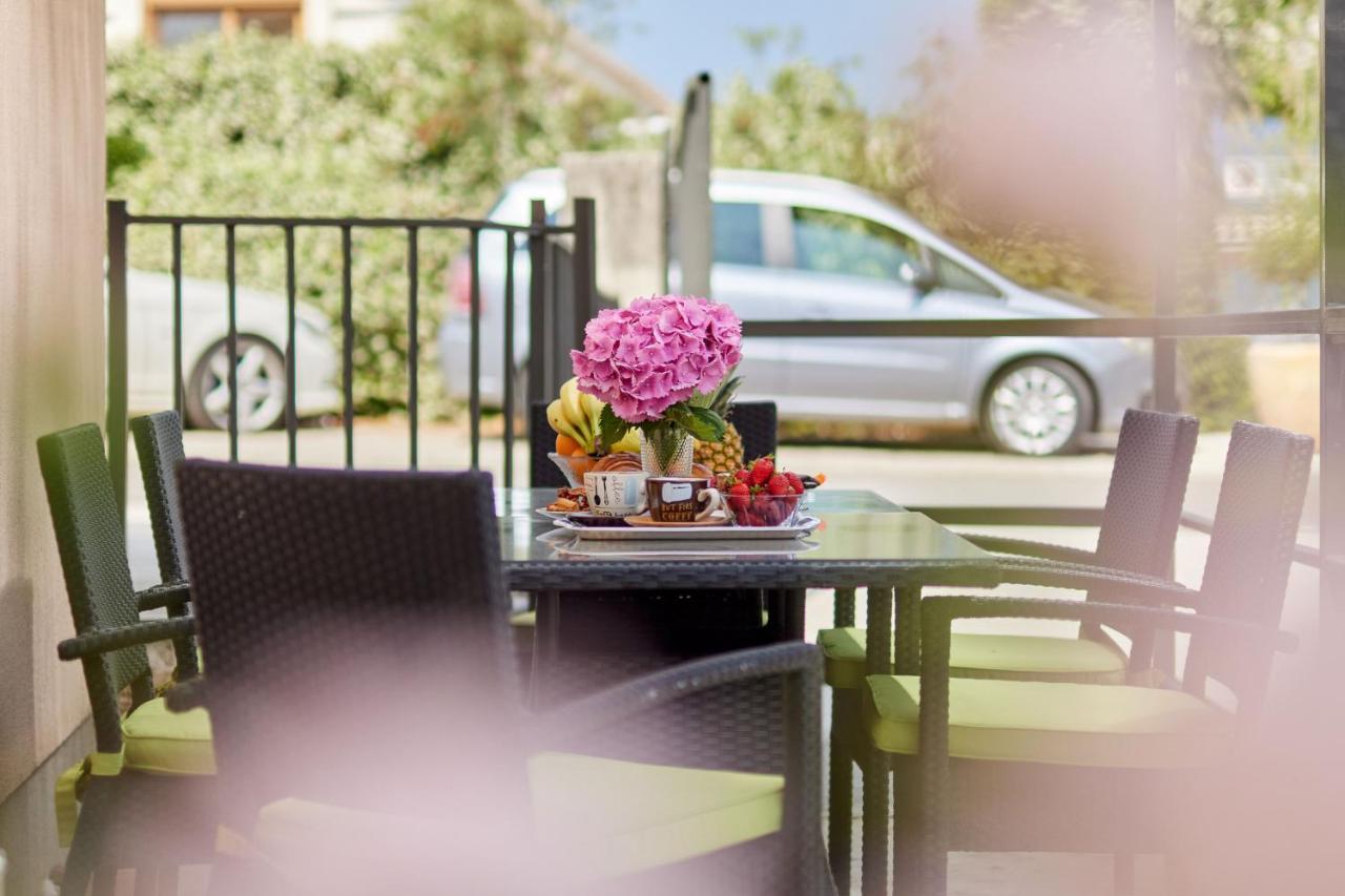 Villa Waikiki Beach House Tivat Exterior foto