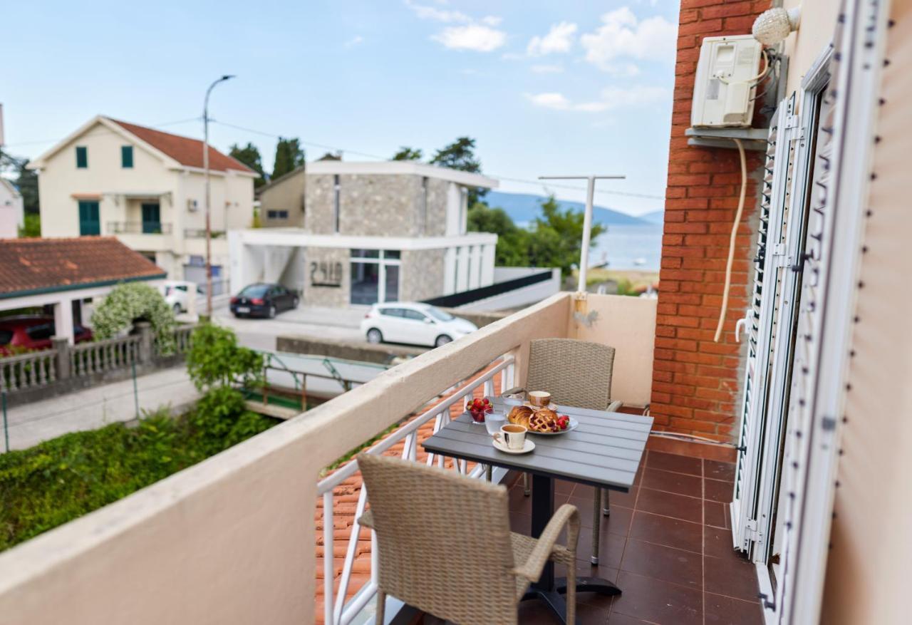 Villa Waikiki Beach House Tivat Exterior foto