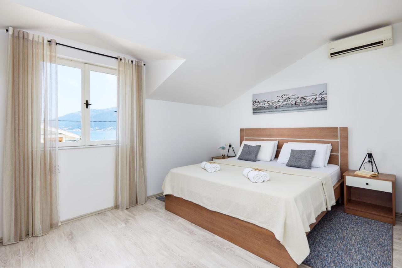 Villa Waikiki Beach House Tivat Exterior foto