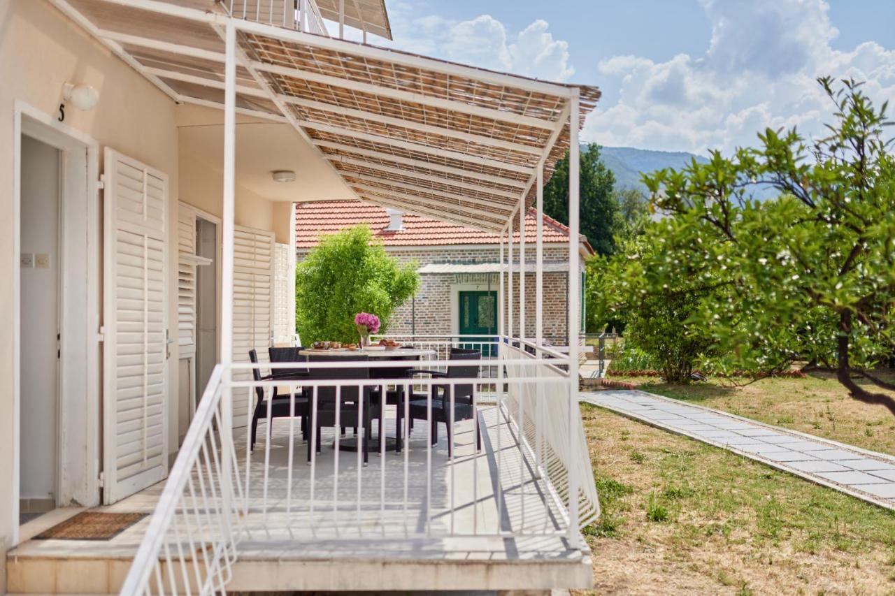 Villa Waikiki Beach House Tivat Exterior foto