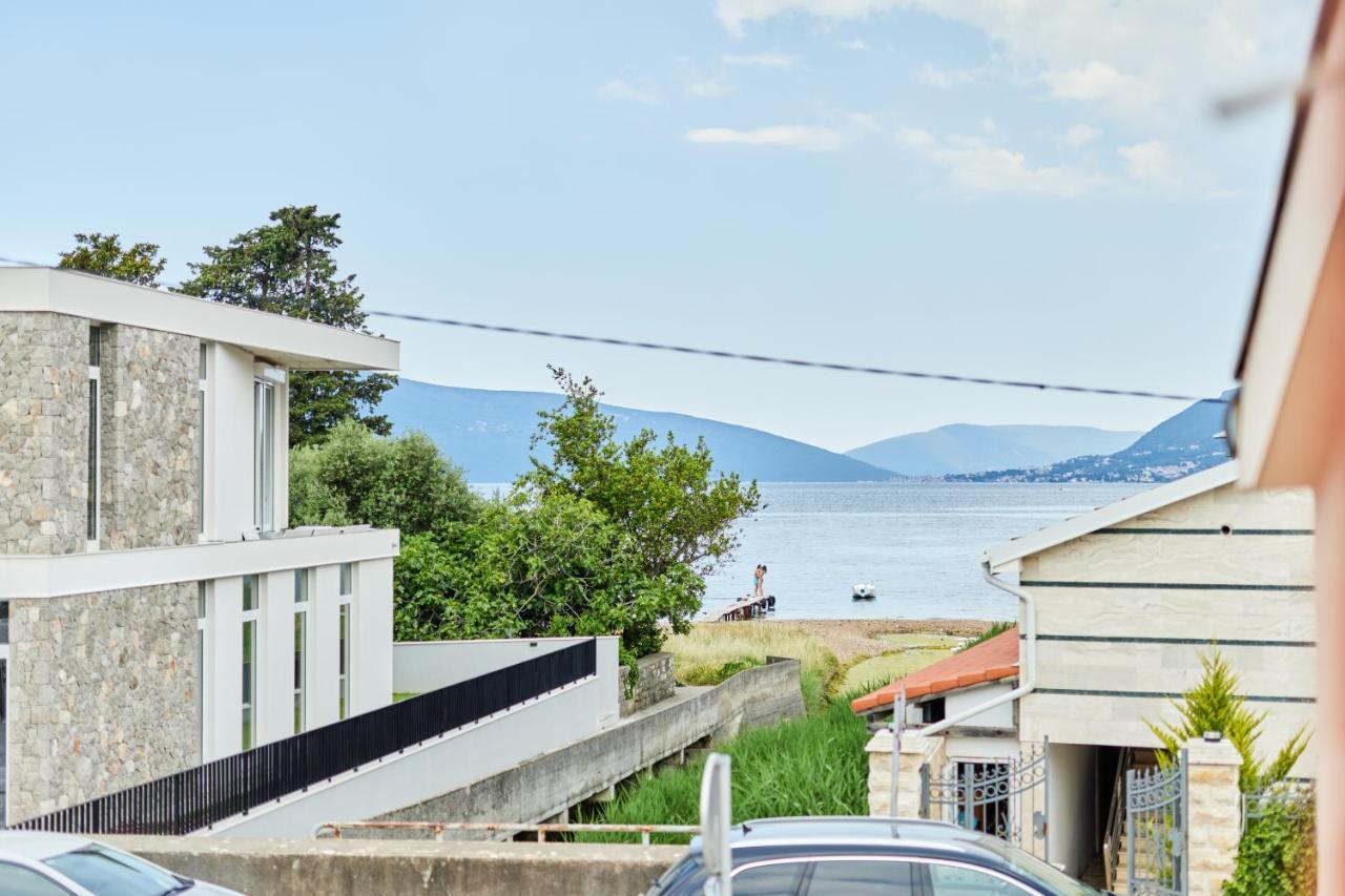Villa Waikiki Beach House Tivat Exterior foto