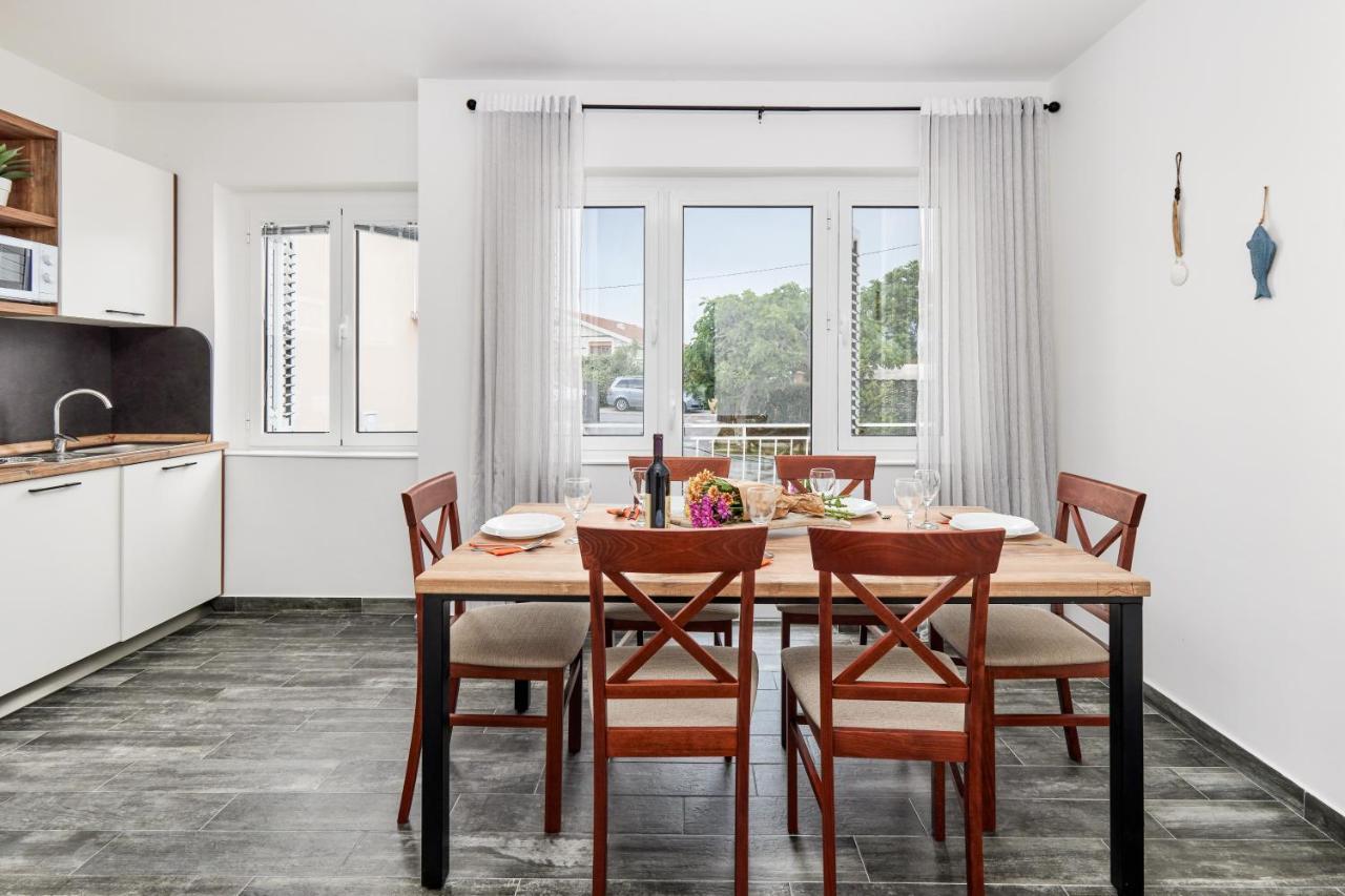 Villa Waikiki Beach House Tivat Exterior foto
