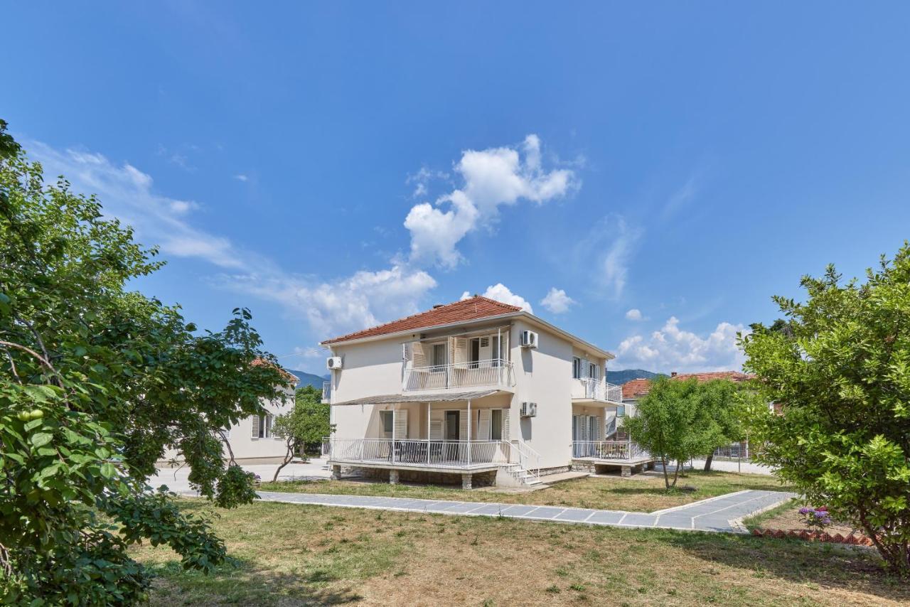 Villa Waikiki Beach House Tivat Exterior foto