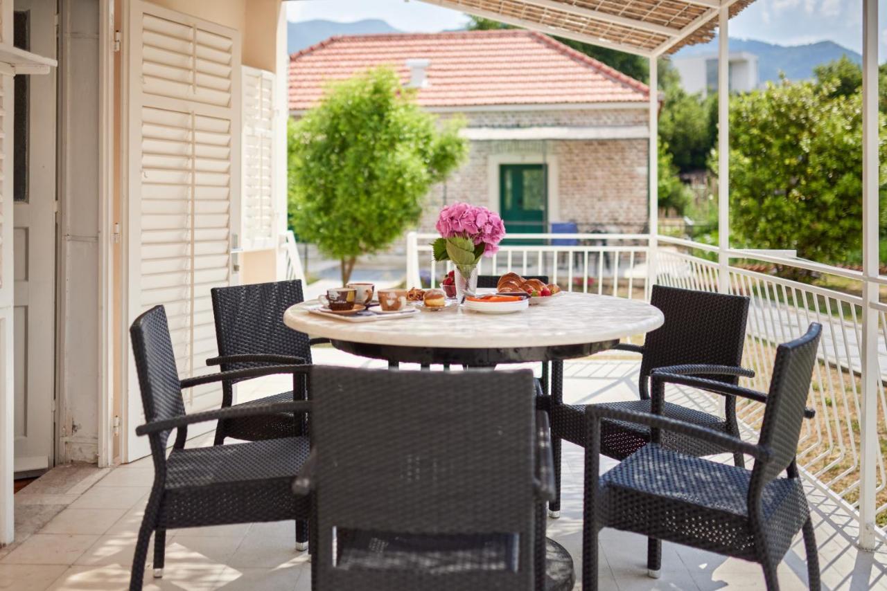Villa Waikiki Beach House Tivat Exterior foto