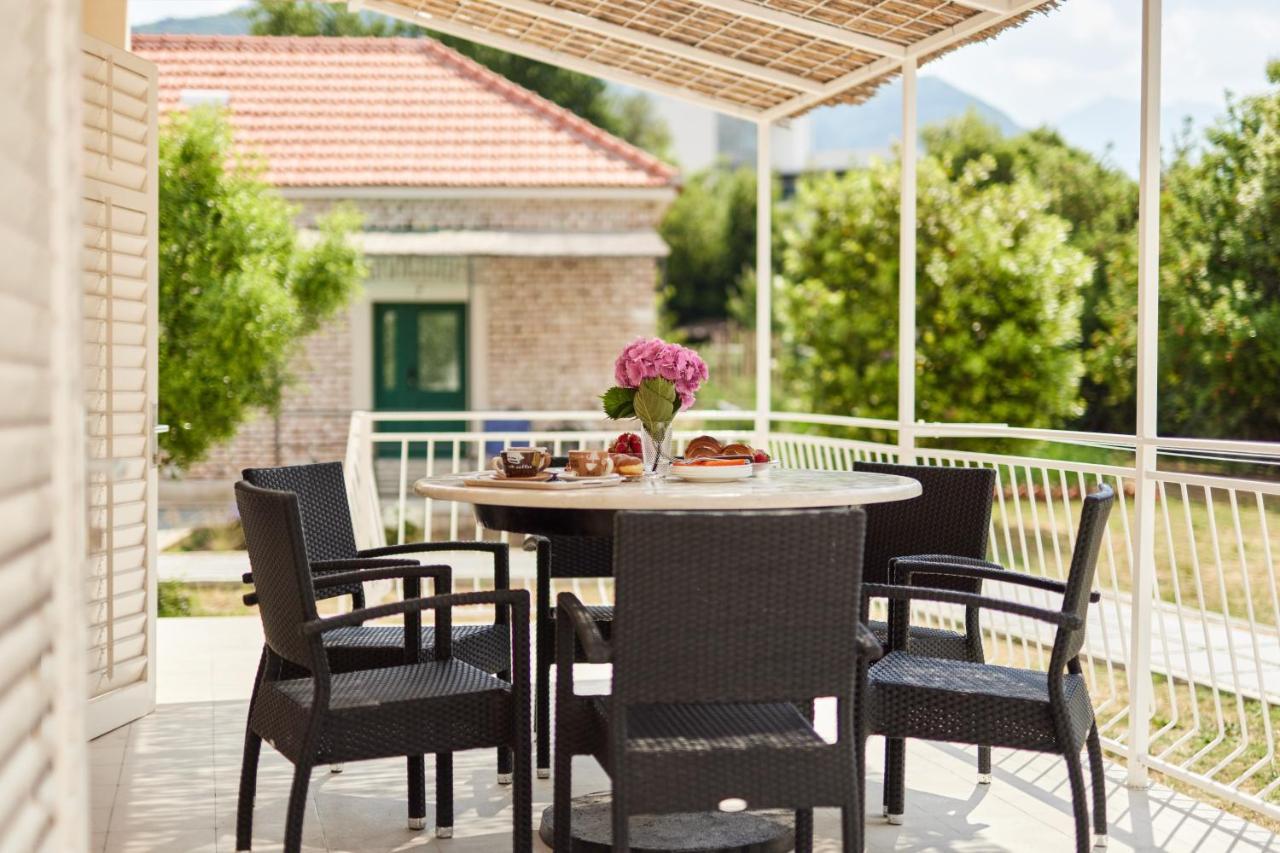 Villa Waikiki Beach House Tivat Exterior foto