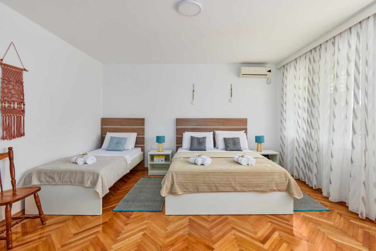 Villa Waikiki Beach House Tivat Exterior foto