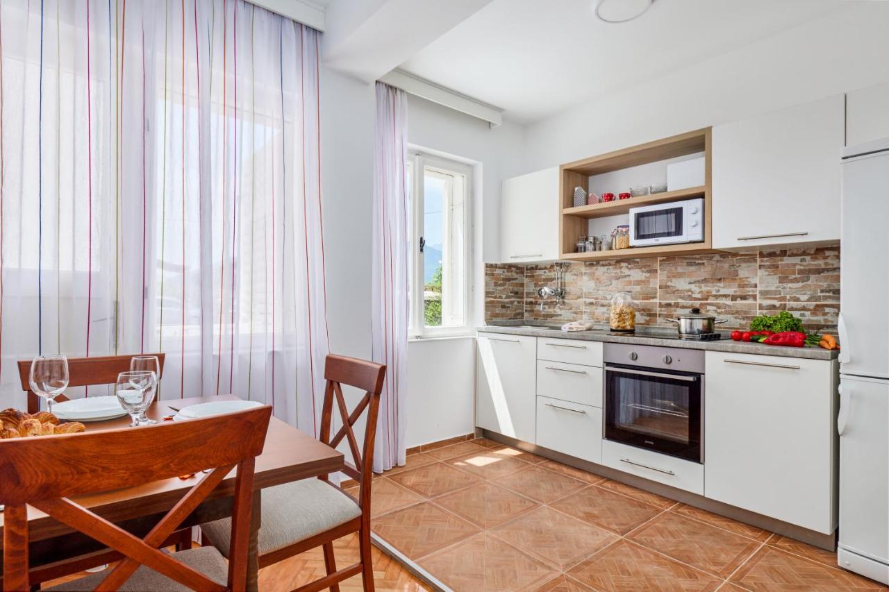 Villa Waikiki Beach House Tivat Exterior foto