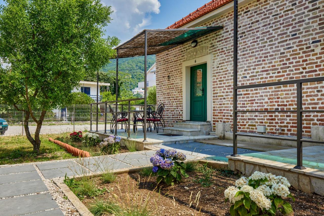 Villa Waikiki Beach House Tivat Exterior foto
