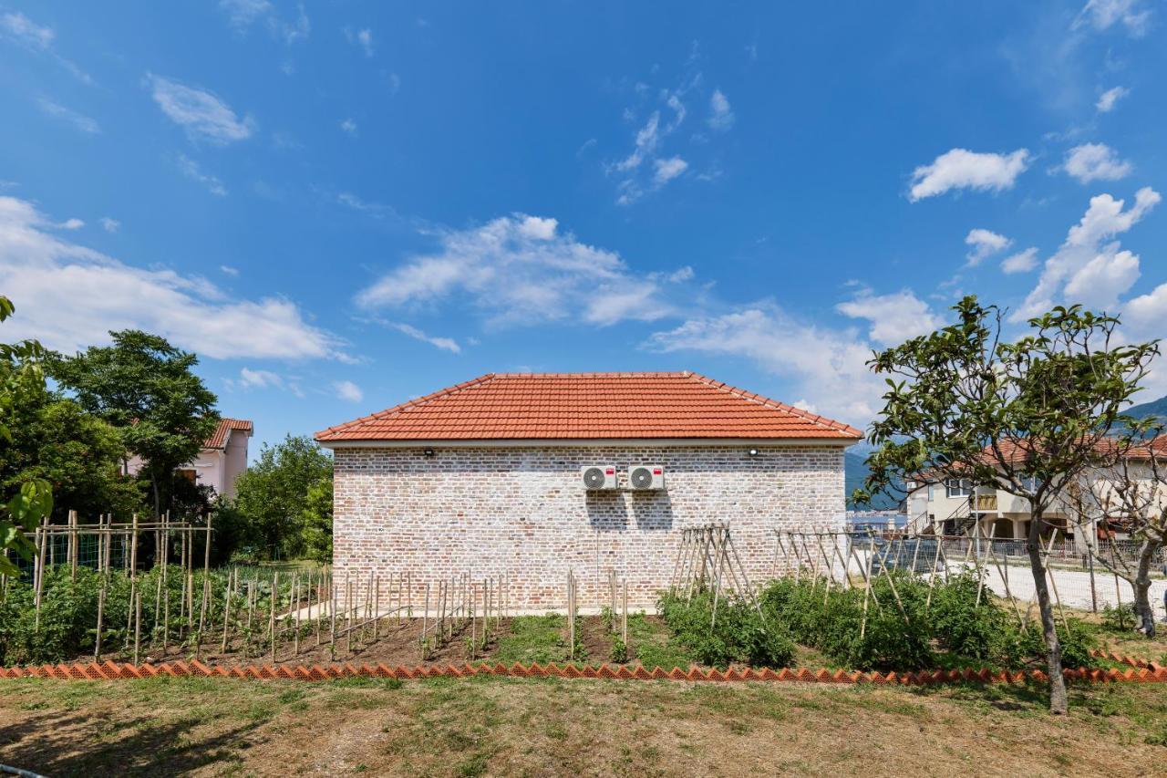 Villa Waikiki Beach House Tivat Exterior foto